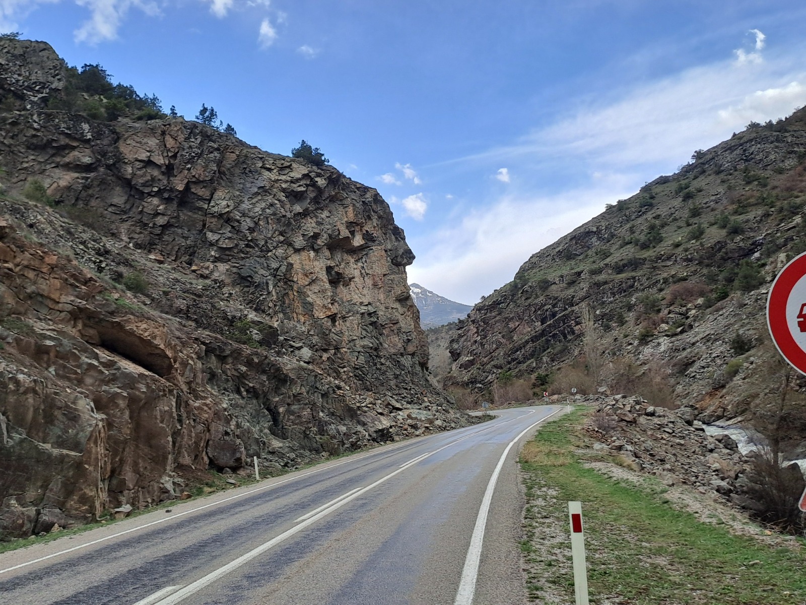 Artabel Derneği’nden Gümüşhane Kamuoyuna Uyarı: “İkisu – Şiran Yolunda Tehlike Büyüyor”