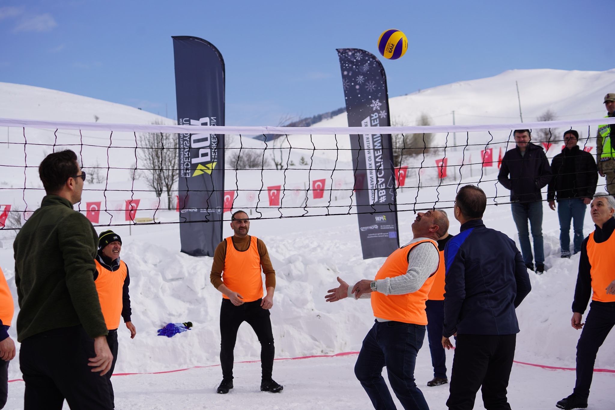 Kardan Sahada, Sıcak Yüreklerle: Yenice Köyü Avrupa ile Aynı Anda Spor Yaptı!