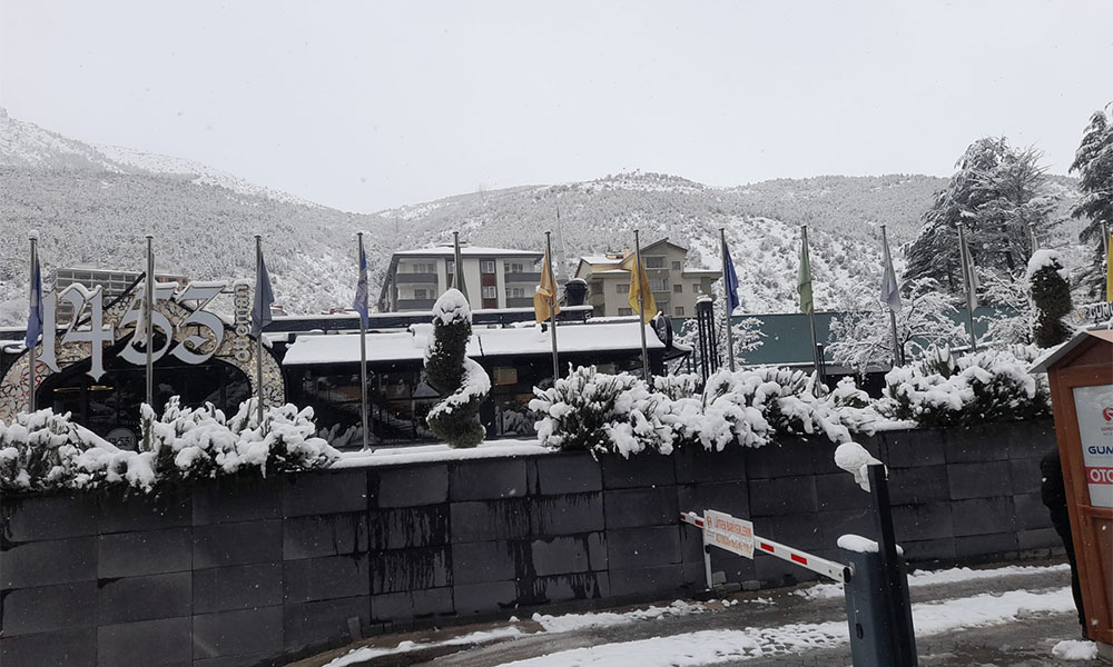 Gümüşhane'de Mevsimler Karıştı: Bir Gün Bahar Bir Gün Kış