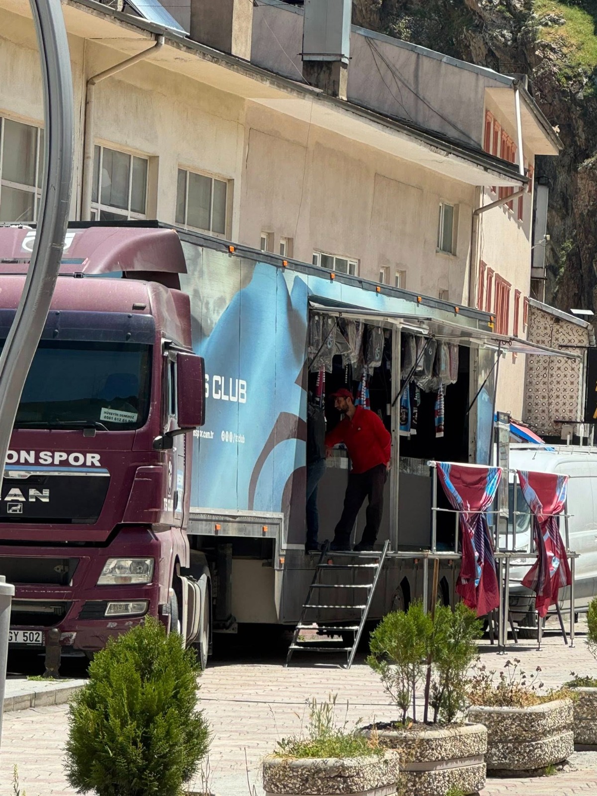 Trabzonspor Tırı Torul’da Büyük İlgi Görüyor