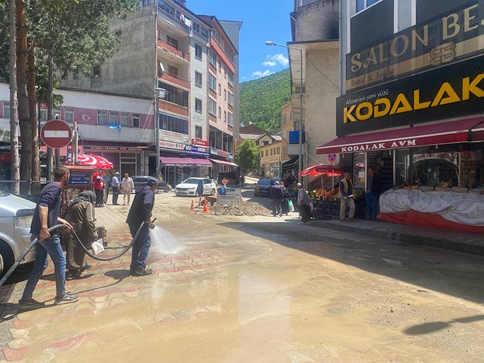 Torul’da Temizlik ve Doğalgaz Çalışmaları El Ele İlerliyor
