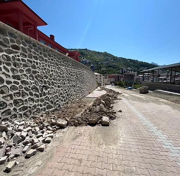 Kürtün’de Altyapı Onarımı Hız Kesmeden Sürüyor