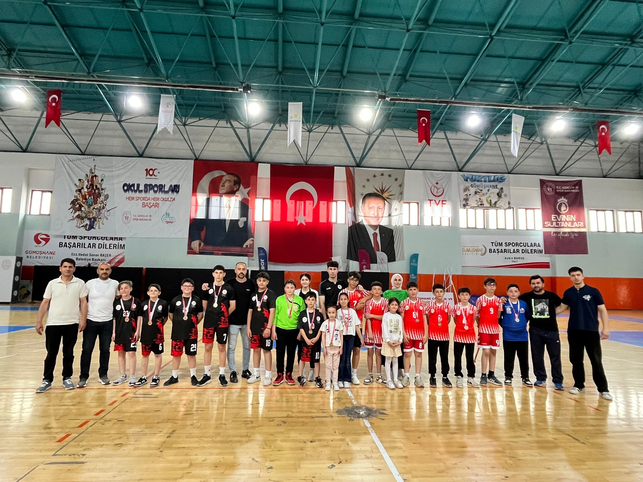 Aydın Doğan Spor Salonu’nda Hentbol Rüzgârı Esti