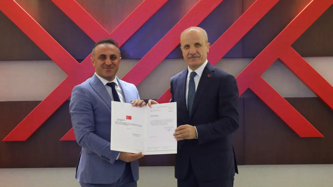 Rektör Yıldız mazbatasını aldı