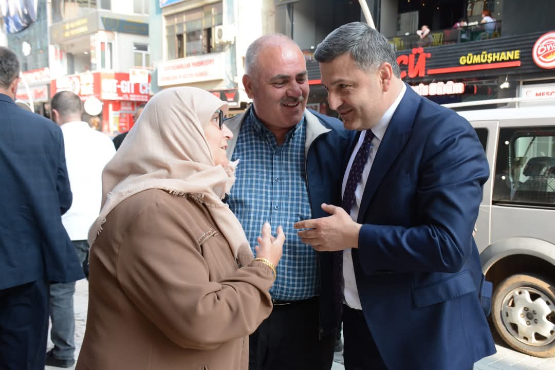 Celalettin Köse’den Bayram Mesaisi: Her Yerde Halkla Kucaklaştı