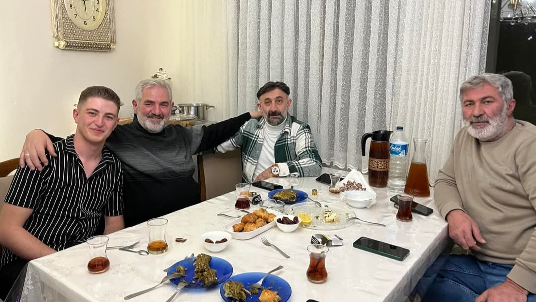 AK Parti Gümüşhane İl Başkanı Erdoğdu, “Çat Kapı” İftarlarda Vatandaşlarla Buluşuyor