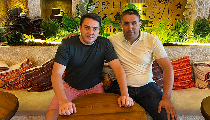 Looq Cafe’de Özel Buluşma: Serkan Kaya, Okan Koç’u Ağırladı