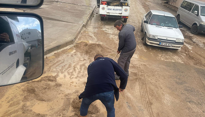 Köse’de Yağış Sonrası Ekipler Seferber Oldu