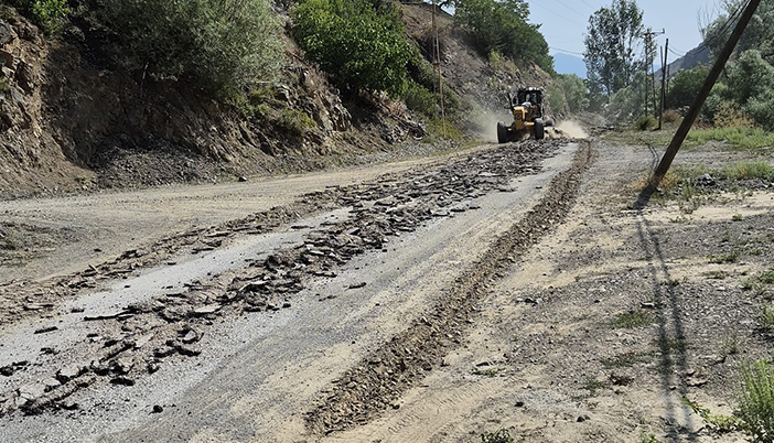 Torul’da Yol Seferberliği: Çitderesi Asfaltlanıyor