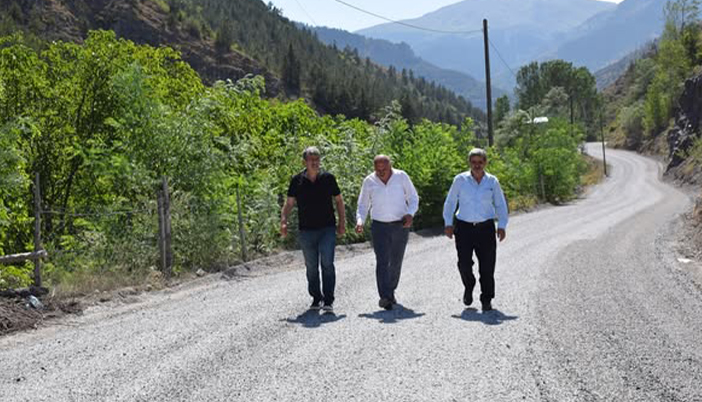 Torul’da Çit Deresi Grup Köy Yolu Asfalt Çalışmaları Sona Yaklaşıyor