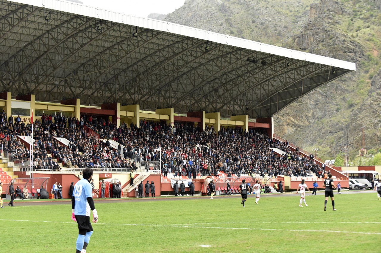 Gümüşhanespor’un Tribünleri Neredeydi, Nerede? Şehir Yeniden Ayağa Kalkmak İstiyor