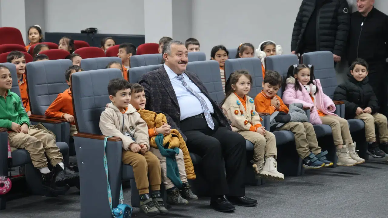 Kelkit’te Kahkaha Tufanı! Dilaver Cebeci Salonu Tarihi Günlerinden Birini Yaşadı