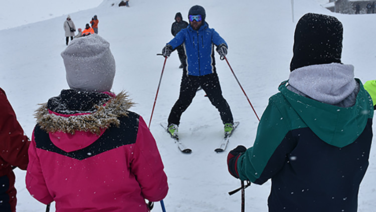 Gümüşhane’de 64 öğrenciye ücretsiz kayak eğitimi