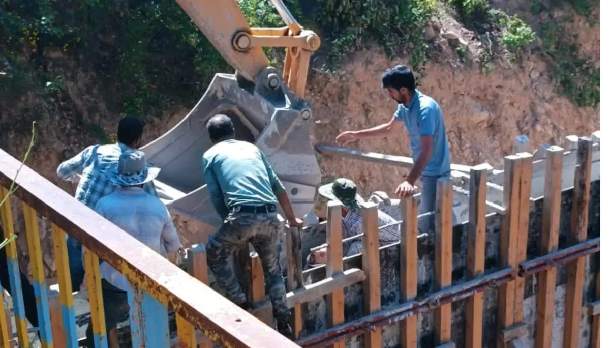 Elektrik akımına kapılan işçi ağır yaralandı