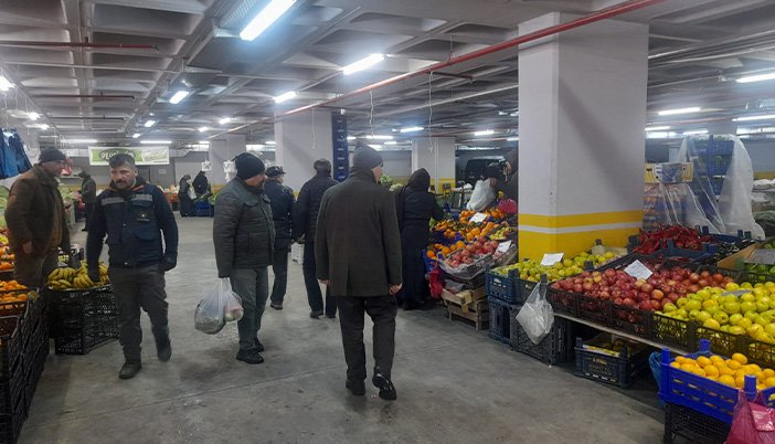 Gümüşhane’de Pazarda Sessizlik: Vatandaş Bakıyor, Alışveriş Yapamıyor