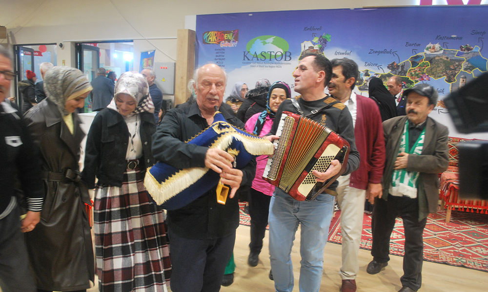 Rize’nin Tulumlu Horonu Karadeniz Günleri’nde İstanbul’u Sardı