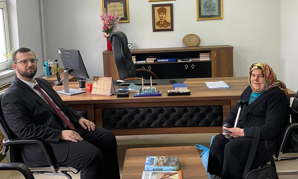 Kürtün’de Bir Hayırseverlik Hikâyesi: Gülizar Gündüz Kur’an Kurslarına Her Ay Düzenli Destek Veriyor