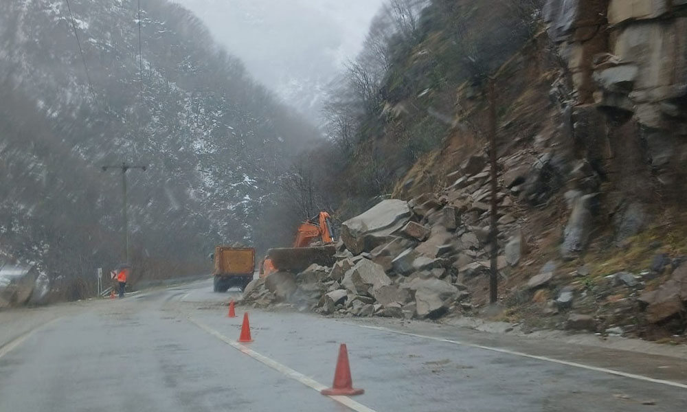 Torul-Tirebolu Yolunda Can Pazarı: “Her An Taş Düşebilir, Ödümüz Patlıyor”