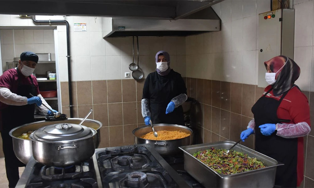 Ramazan’ın 16 Gününde Otağ’da 6 Bin 400 Kişi İftar Açtı! Güveç Yine Başroldeydi