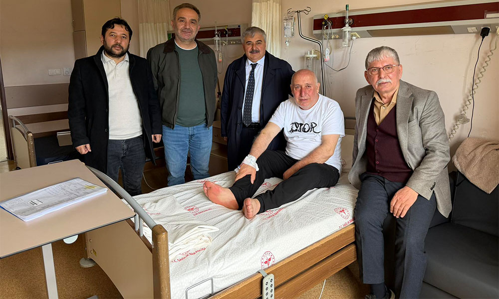 MHP Kürtün İlçe Başkanı Bekir Kumaş’ı Hastanede Yalnız Bırakmadılar