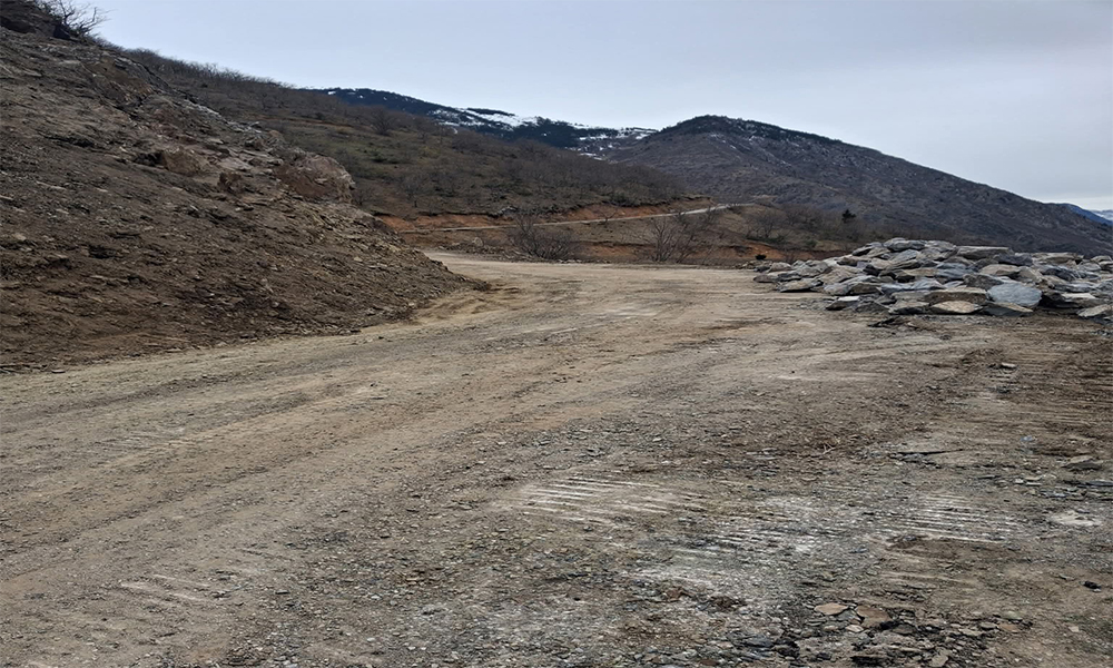 Kürtün Çayırçukur Köyünde Heyelan: Yol Ulaşıma Açıldı