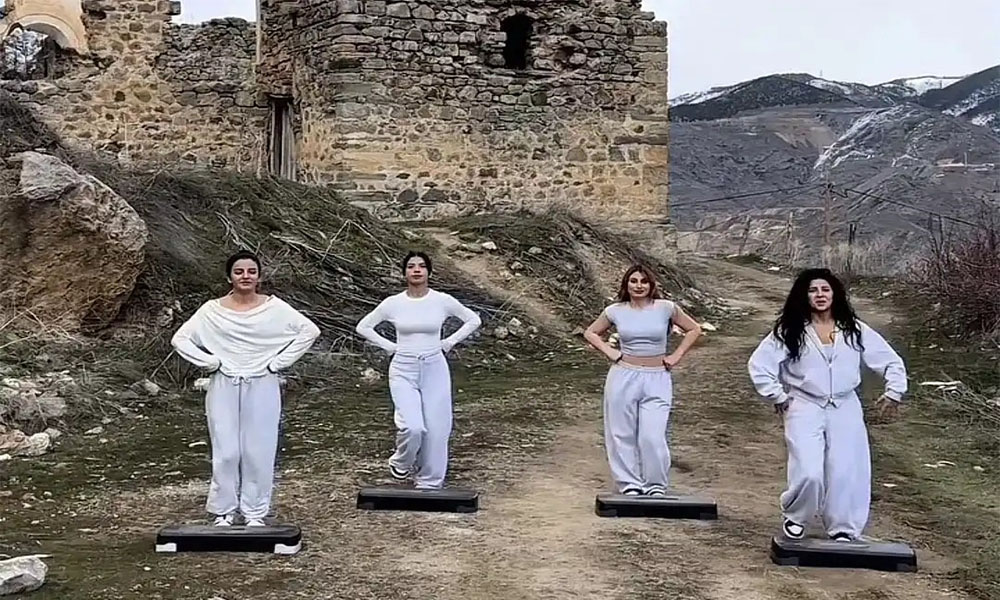 Tarihi Süleymaniye’de Horon Step Rüzgarı: Üniversiteli Gençler Sosyal Medyada Gündem Oldu