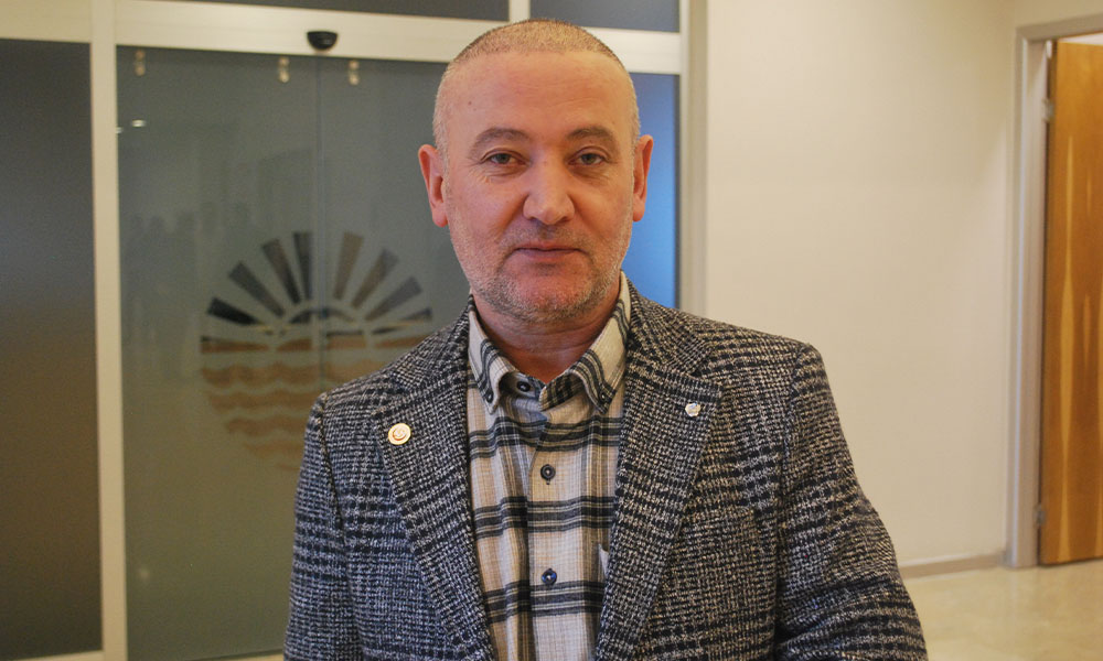 Gümüşhaneli İş İnsanı Yalçın Onur: “Ramazan’da Esnafın Hali İçler Acısı, Sinek Avlıyoruz”